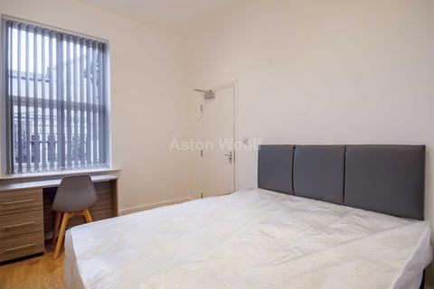6 bedroom terraced house to rent, Hucknall Road Carrington