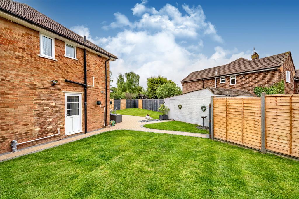 Woodside Crescent, Smallfield, Surrey, RH6 3 bed semidetached house