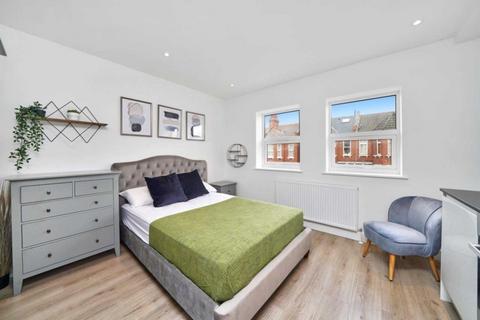 Studio to rent, Headstone Road, Harrow
