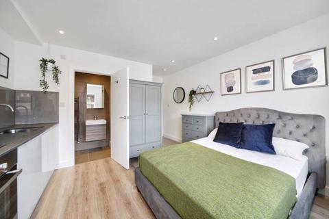 Studio to rent, Headstone Road, Harrow