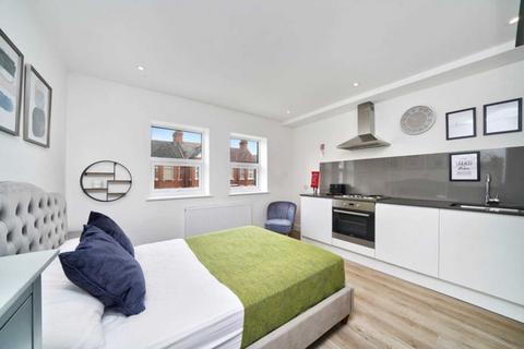 Studio to rent, Headstone Road, Harrow
