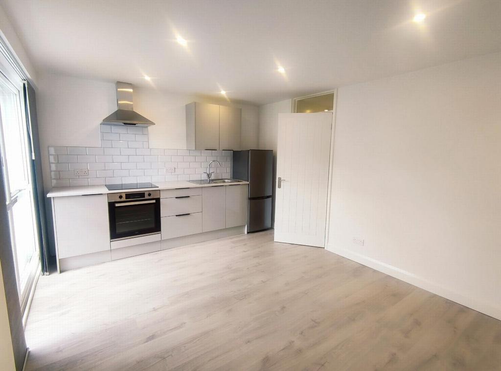 Egg Hall, Epping, CM16 1 bed house £1,000 pcm (£231 pw)