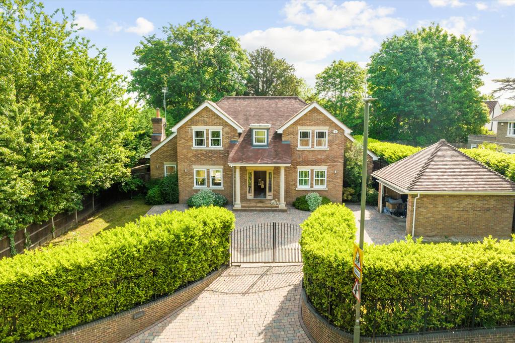 Leatherhead Road, Oxshott... 4 bed detached house £1,695,000
