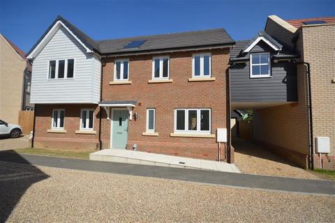 4 bedroom link detached house for sale, Mansion Gardens, Braintree, CM7