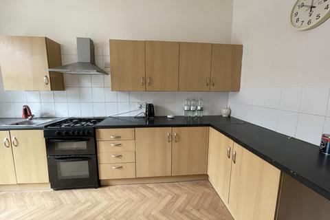 4 bedroom end of terrace house to rent, Elford Grove, Leeds, LS8