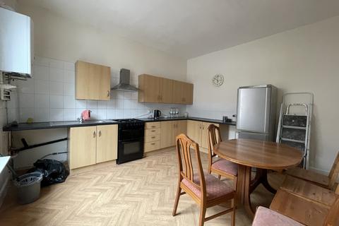 4 bedroom end of terrace house to rent, Elford Grove, Leeds, LS8