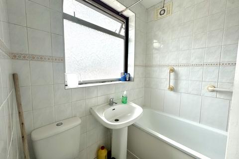3 bedroom semi-detached house to rent, Carlton Avenue, Hayes, Greater London, UB3