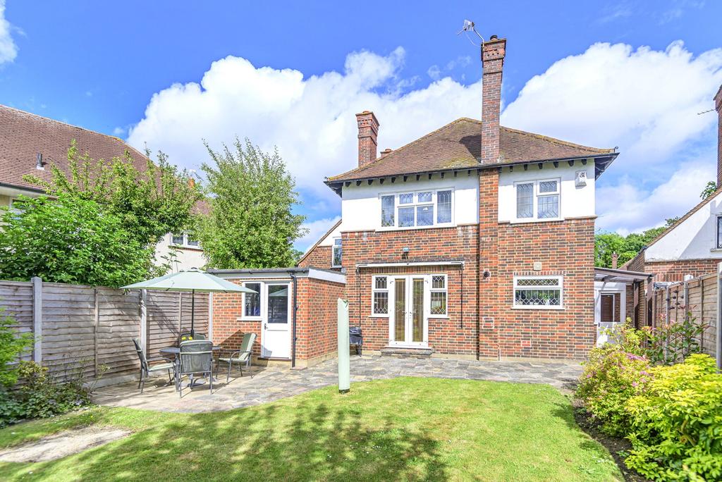 Claygate Lane, Hinchley Wood, KT10 3 bed detached house £950,000