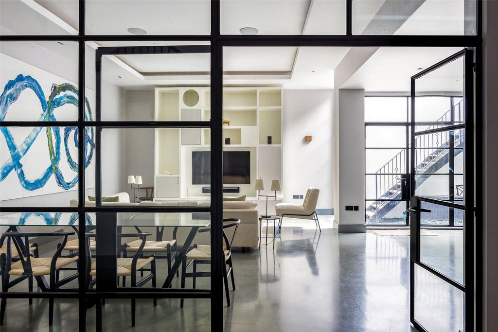 Sitting/Dining Room