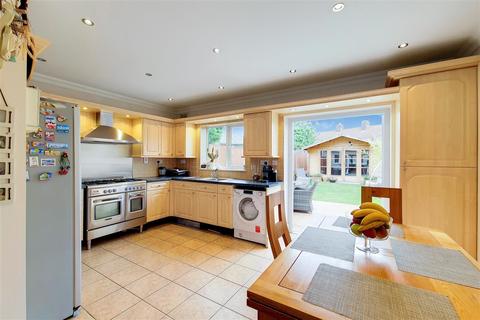 49 Rosedale Road, Dagenham, RM9 4DP