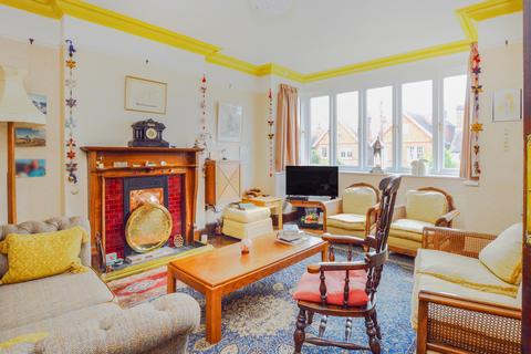 14 Belmont Road, Reigate, RH2 7EE