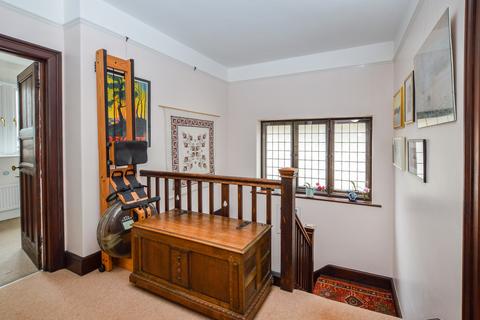 14 Belmont Road, Reigate, RH2 7EE