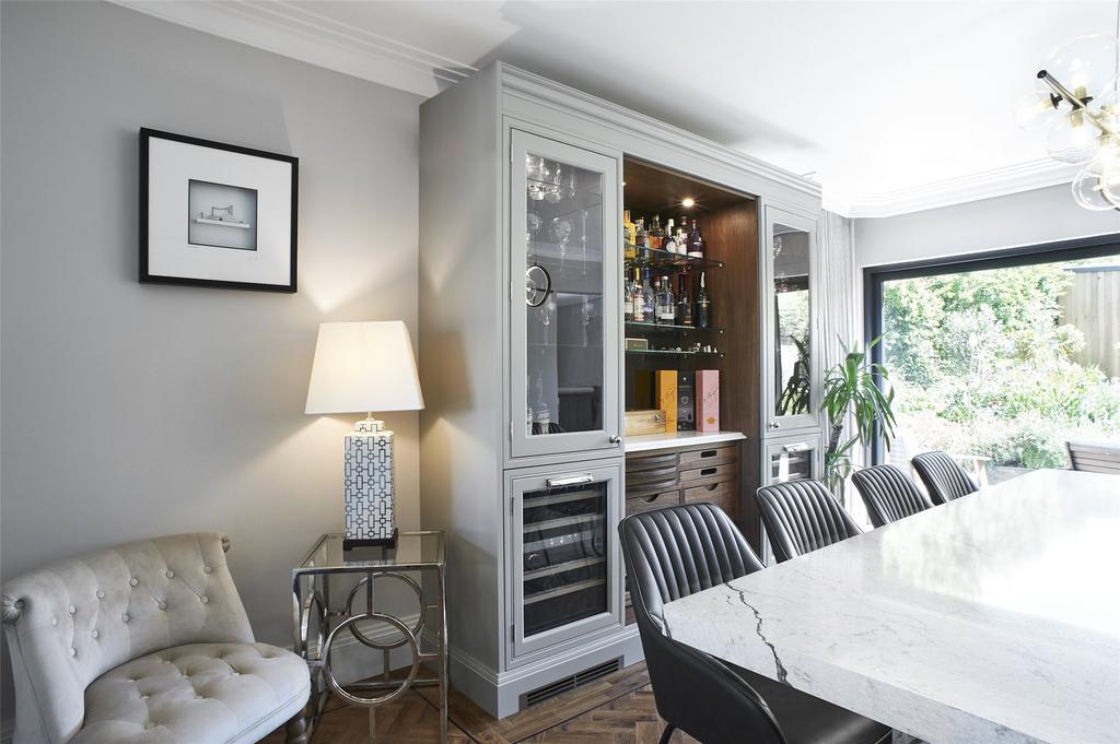 Dining/Bar