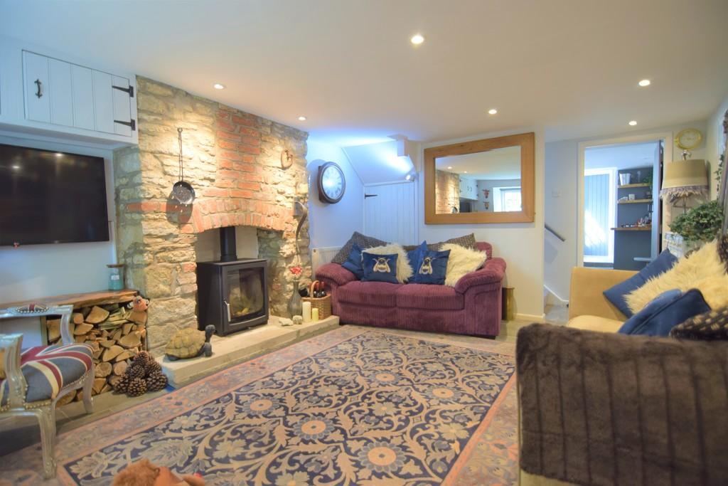 Sutton Poyntz, Weymouth 2 bed cottage £370,000