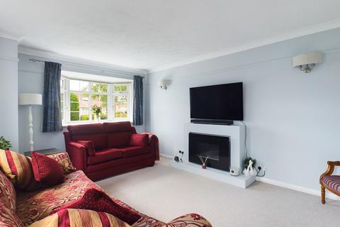 4 bedroom chalet for sale - Rothesay Close, Worthing