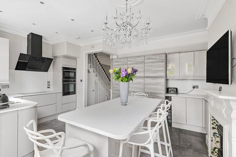 27 Outram Road, London, N22 7AB