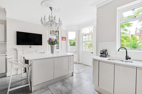 27 Outram Road, London, N22 7AB