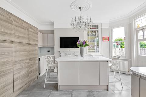 27 Outram Road, London, N22 7AB