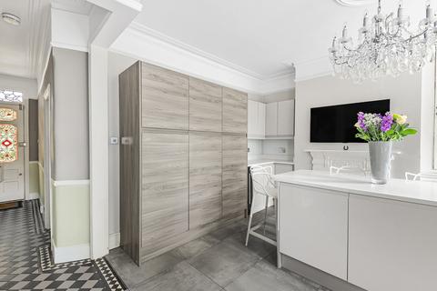 27 Outram Road, London, N22 7AB