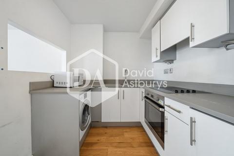 Studio to rent, York Way, Kings Cross, London