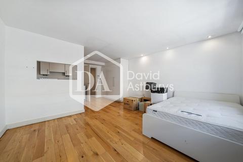 Studio to rent, York Way, Kings Cross, London
