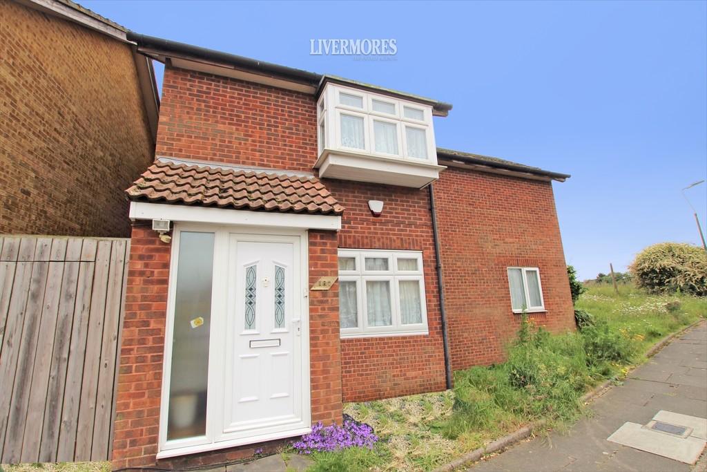 Shearwood Crescent, Crayford 2 bed terraced house £1,300 pcm (£300 pw)