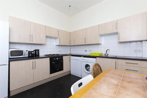 3 bedroom flat to rent, Teviot Place, Old Town, Edinburgh, EH1