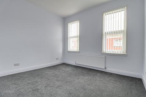 2 bedroom terraced house to rent - Fernbrook Avenue, Southend-on-sea, SS1