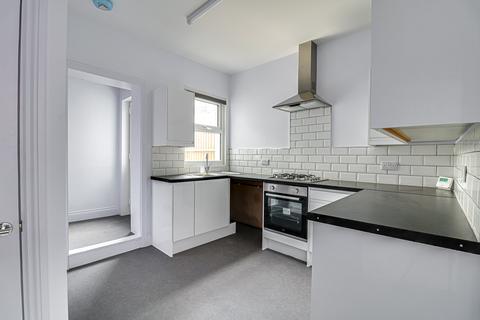 2 bedroom terraced house to rent - Fernbrook Avenue, Southend-on-sea, SS1