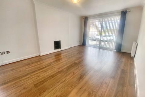 2 bedroom ground floor flat to rent, Kyle Crescent, Coylton KA6