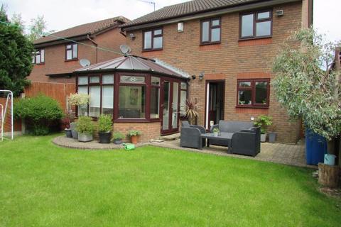 4 bedroom detached house to rent, Buckley Chase Milnrow.