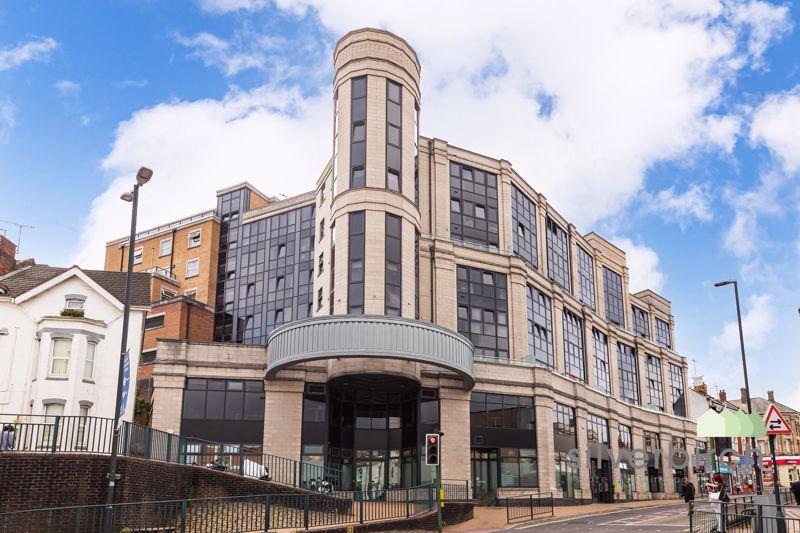 Commercial Road, Bournemouth 2 bed apartment £1,350 pcm (£312 pw)