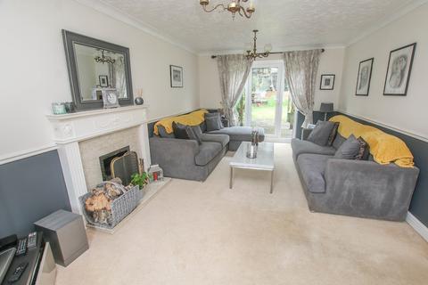 4 bedroom detached house for sale - Hugh Close, North Wootton, PE30