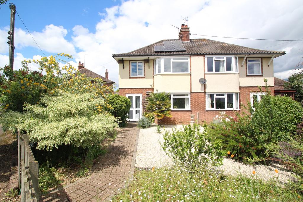 St Peters Road, Stowmarket, IP14 3 bed semidetached house £300,000