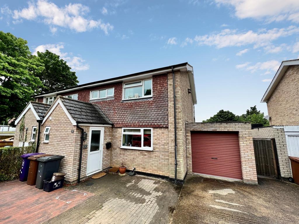 Radburn Way, Letchworth Garden City, SG6 3 bed semidetached house £
