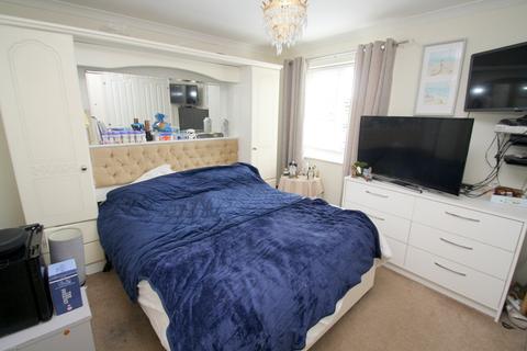15 Byron Close, Walton-on-thames, KT12 3RL