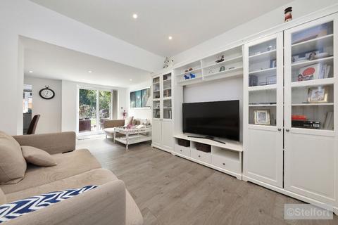 4 bedroom end of terrace house for sale, Avenue Road, London N12