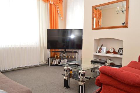341 Ripponden Road, Oldham, OL1 4JJ