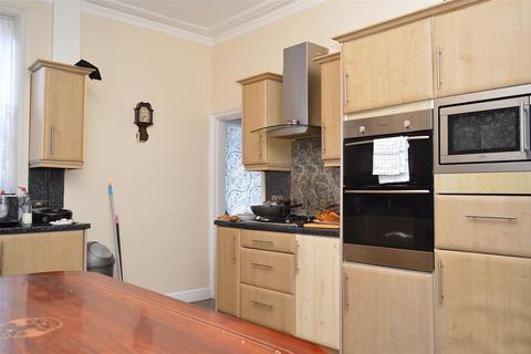 341 Ripponden Road, Oldham, OL1 4JJ