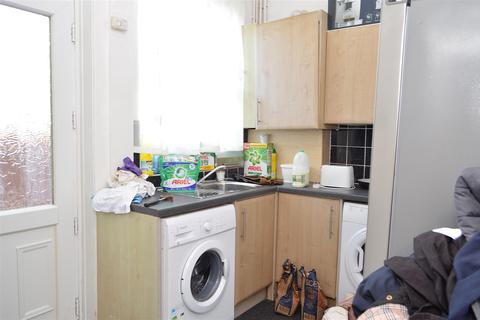341 Ripponden Road, Oldham, OL1 4JJ