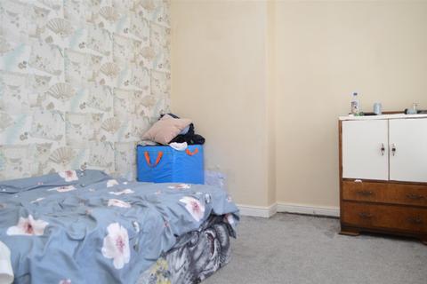 341 Ripponden Road, Oldham, OL1 4JJ