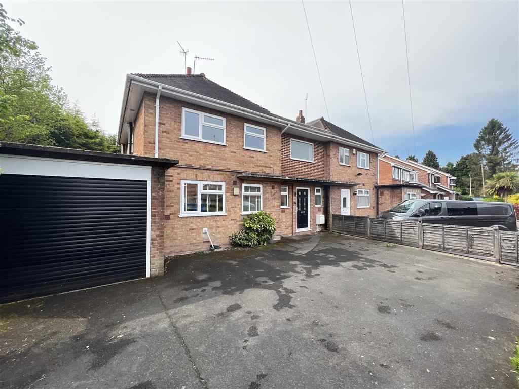 Mere Road, Stourbridge, DY8 3AY 3 bed semidetached house for sale £
