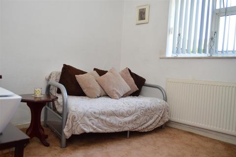 24 Rosary Road, Oldham, OL8 2SW