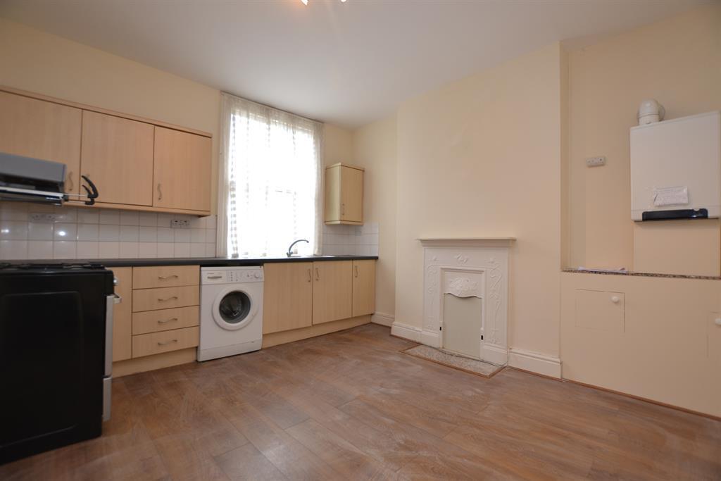 A Market Street, Stourbridge 2 bed flat £695 pcm (£160 pw)