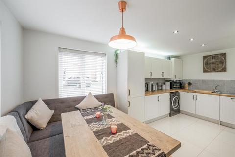 27 Fussell Way, Wollaston, Stourbridge, DY8 4GG