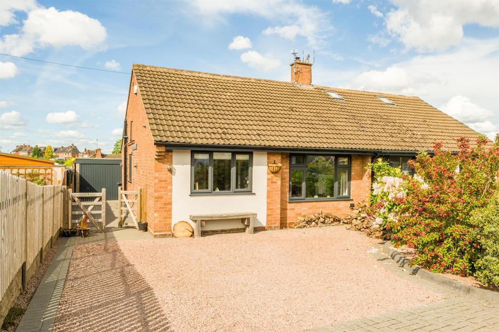 Clent View Road, Stourbridge, DY8 3JE 3 bed semidetached bungalow £