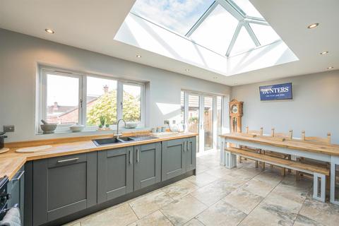 8 Clent View Road, Stourbridge, DY8 3JE