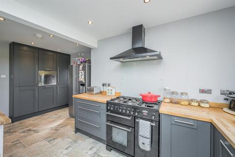 8 Clent View Road, Stourbridge, DY8 3JE