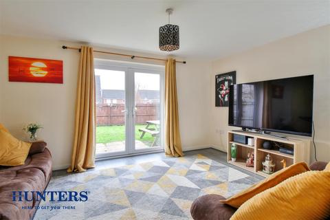 4 Foxton Close, Oldham, OL8 2SX