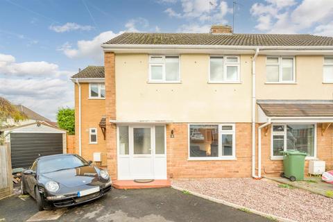 8 Barnett Close, Kingswinford, DY6 9PW
